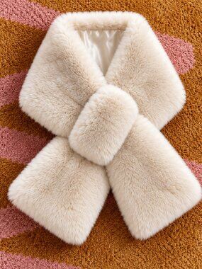 APPARIS Kai Faux Fur Pull Through Scarf Latte Ivory NWT